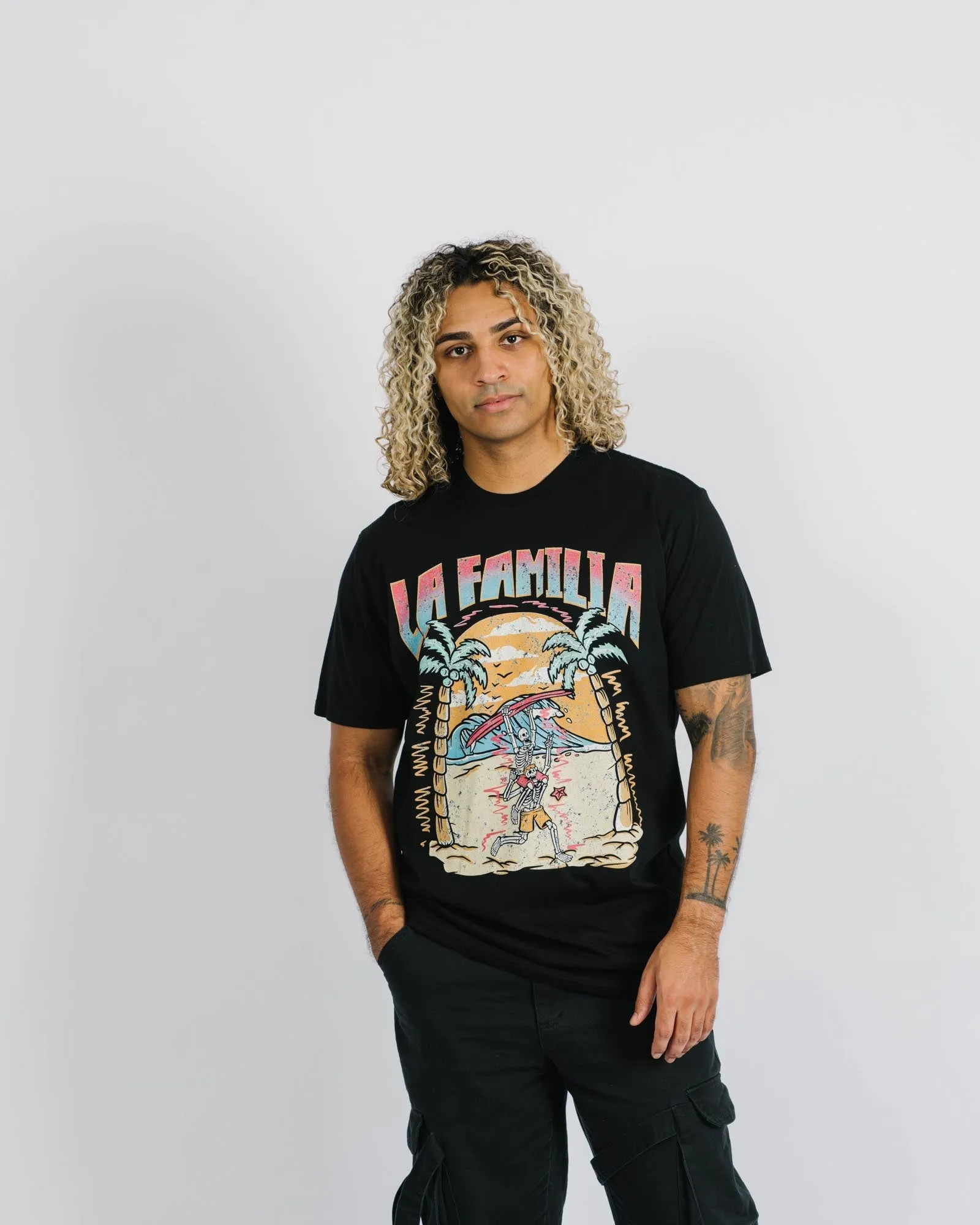 LA FAMILIA SKELETON BEACH TEE