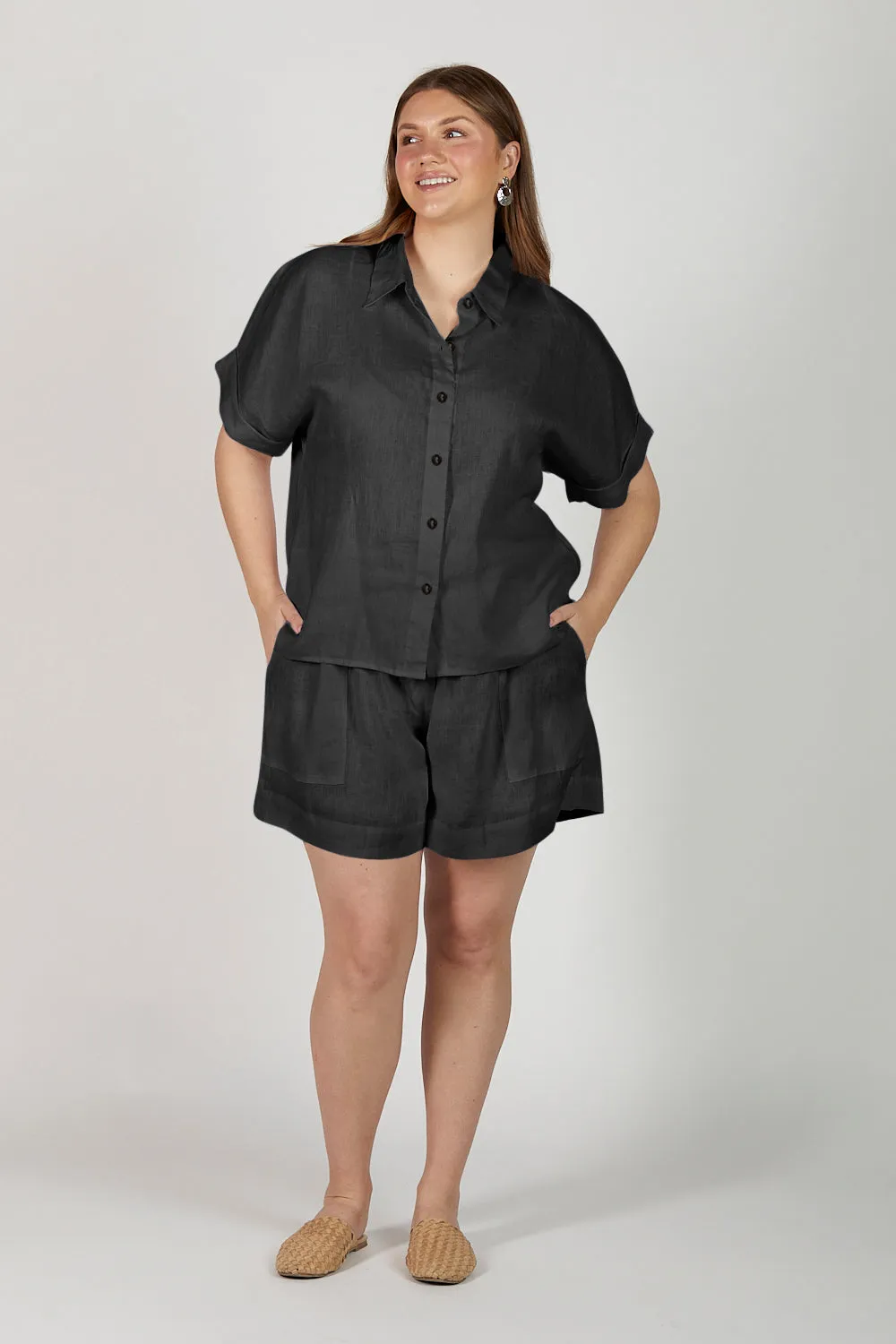 Lizey Linen A-Line Shorts in Black