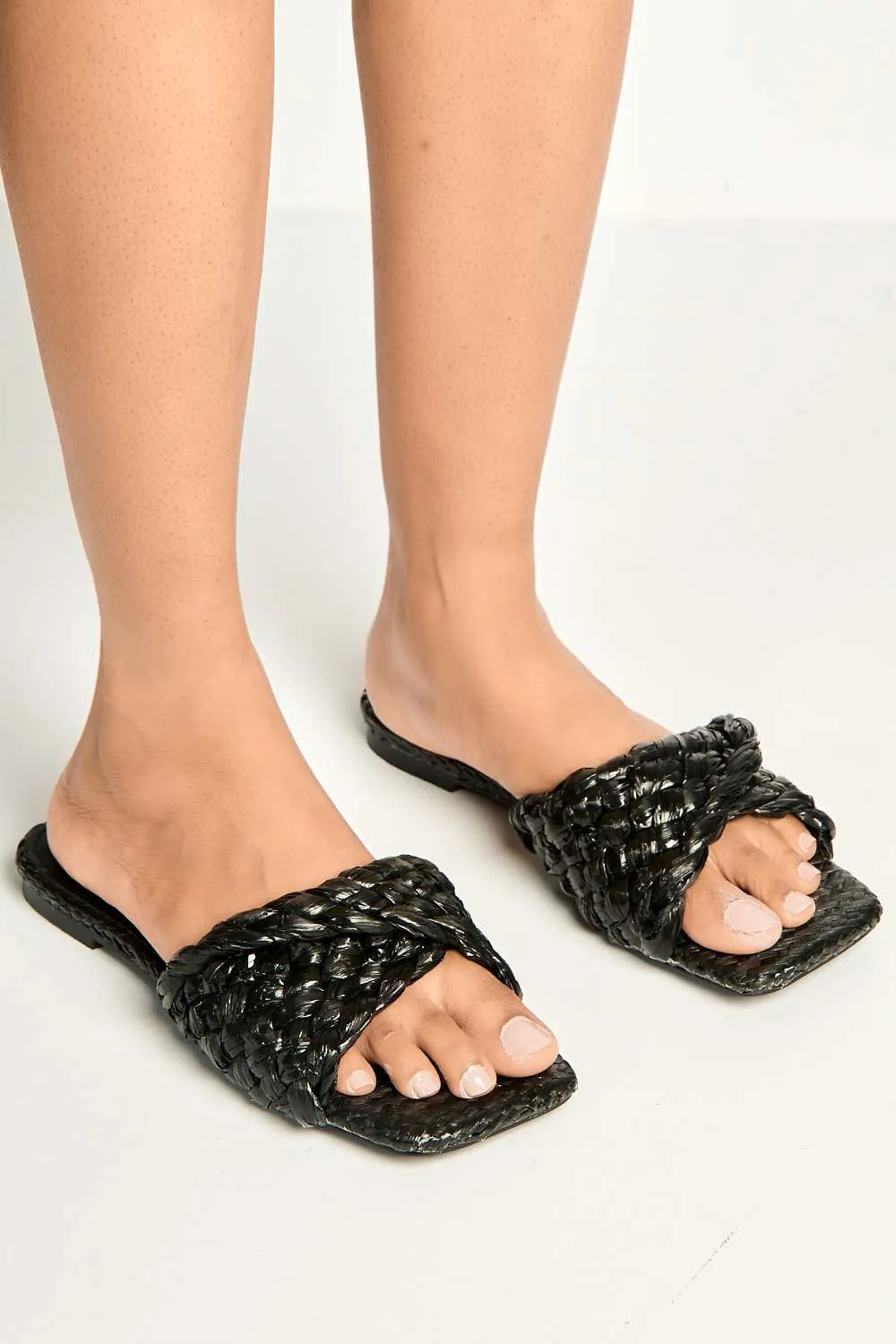 Solya Plaited Raffia Sliders in Black